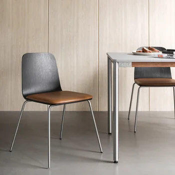 Скандинавские современные простые обеденные стулья Средневековые стулья для переговоров со спинкой Легкий роскошный домашний стул из массива дерева и железа Модная форма
